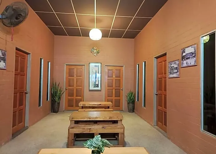 Cheerful & Cozy Roomstay